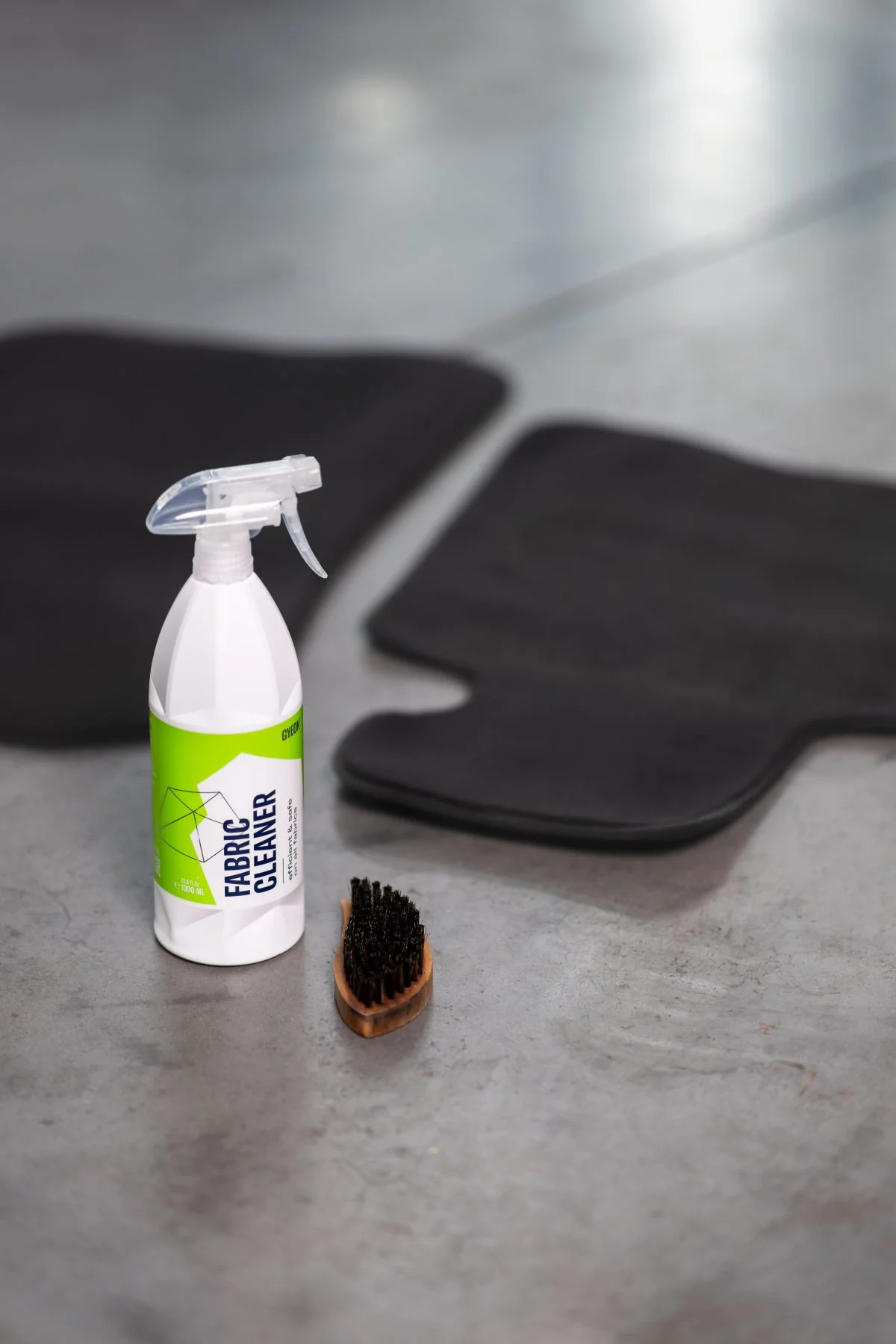 Gyeon Q²M Fabric Cleaner 1L - Image 4