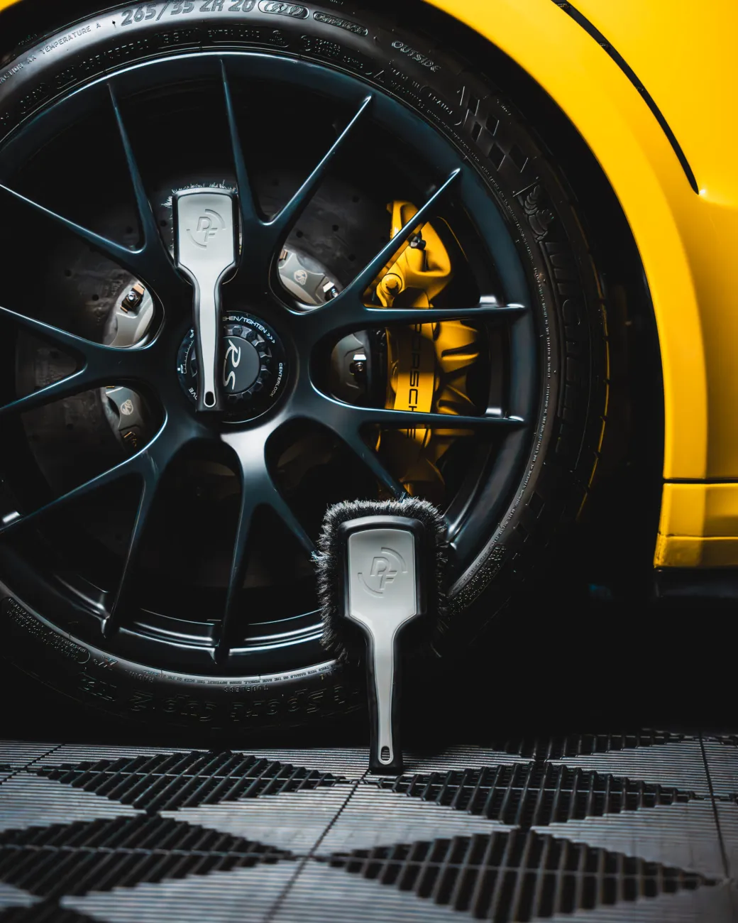 Yum Cars Detail Factory Tyre Brush - Image 10